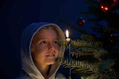 December Story_Christmas Aid_Lys